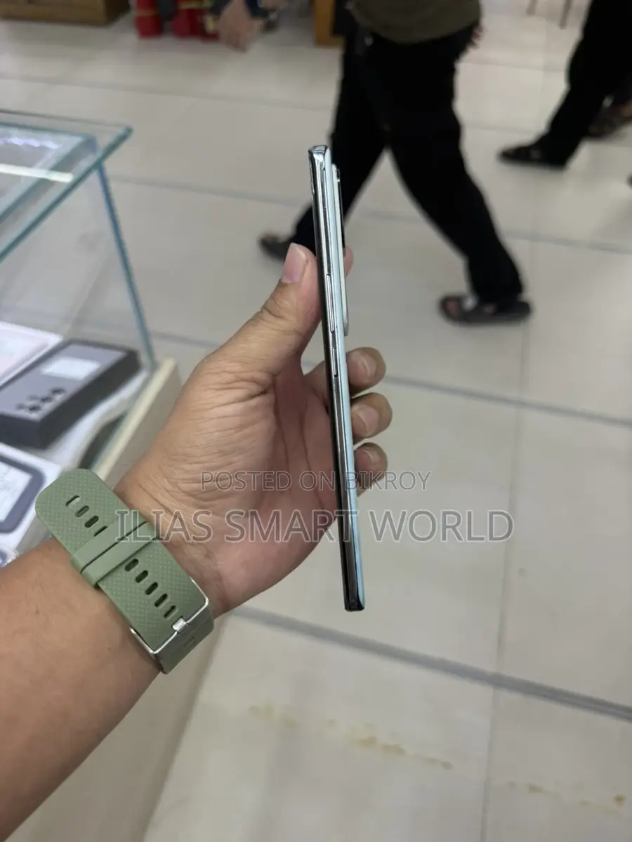 Vivo V30 Pro 8/256GB (Used)