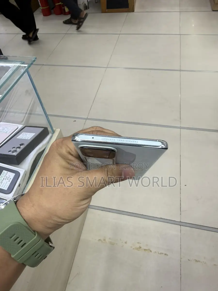Vivo V30 Pro 8/256GB (Used)