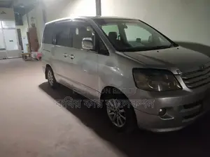 Toyota Noah Silver 2003