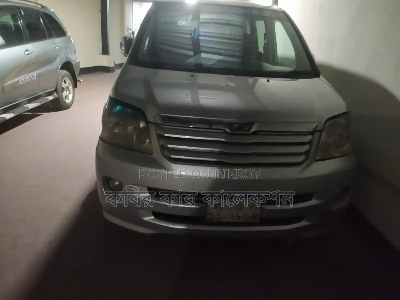 Toyota Noah Silver 2003