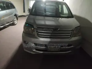 Toyota Noah Silver 2003