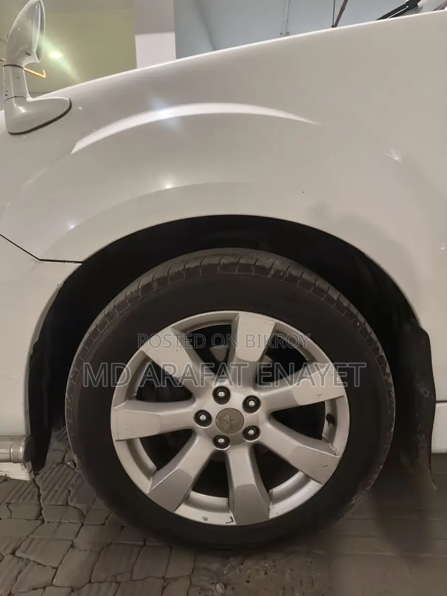 Mitsubishi Outlandar Special SUV 2011