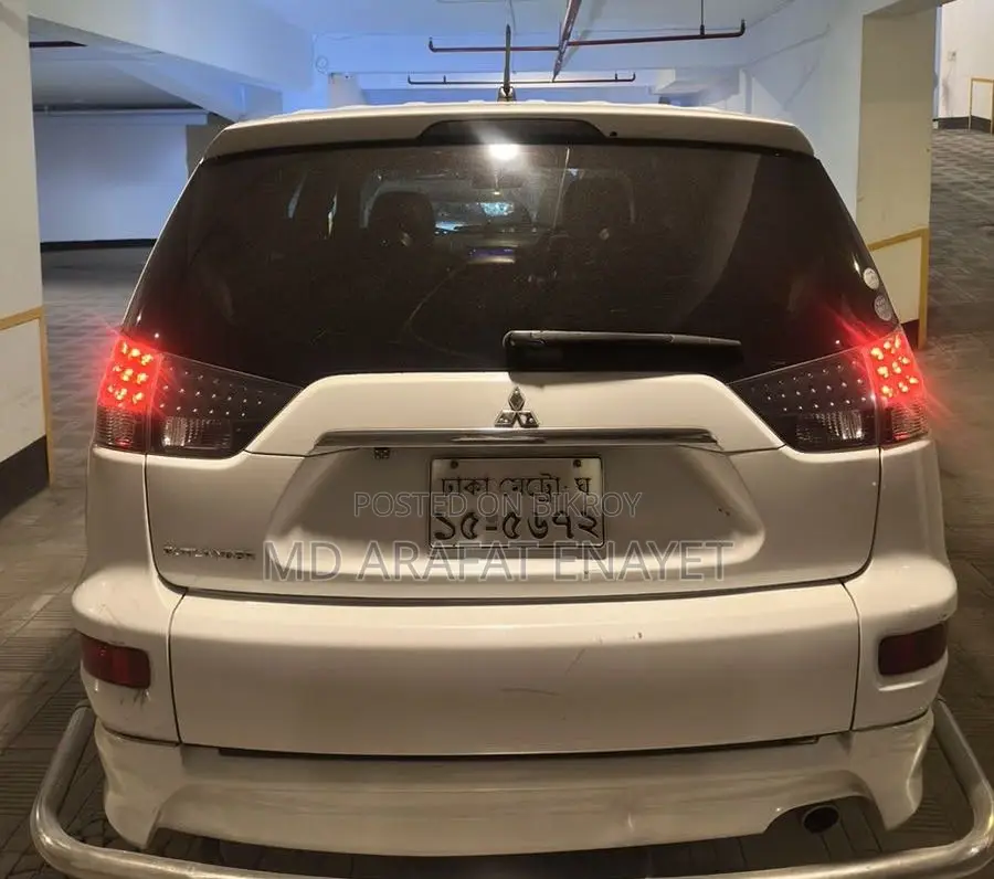Mitsubishi Outlandar Special SUV 2011