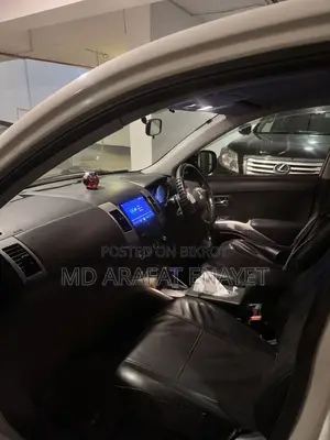 Mitsubishi Outlandar Special SUV 2011