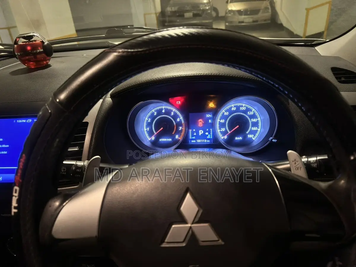 Mitsubishi Outlandar Special SUV 2011