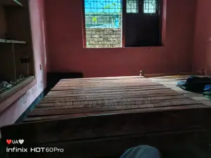 একটি ডাবল বেড এর খাট বিক্রি করা হবে।