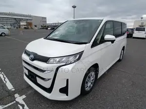 Toyota Noah Hybrid X Pearl 2022