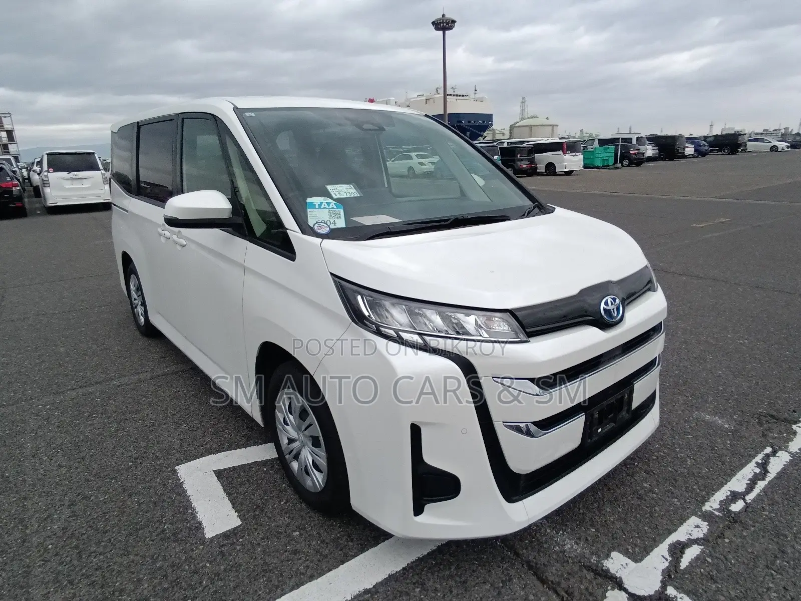 Toyota Noah Hybrid X Pearl 2022