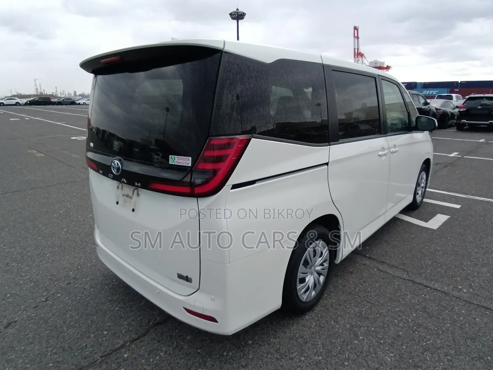 Toyota Noah Hybrid X Pearl 2022