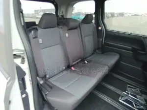 Toyota Noah Hybrid X Pearl 2022