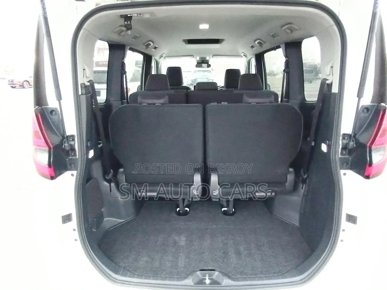 Toyota Noah Hybrid X Pearl 2022