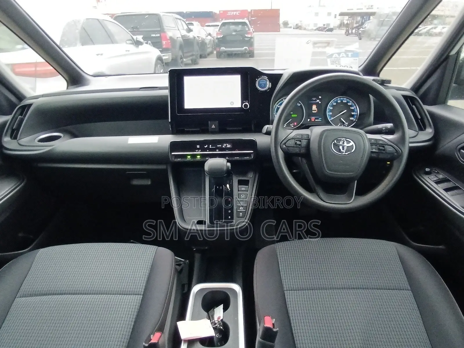 Toyota Noah Hybrid X Pearl 2022