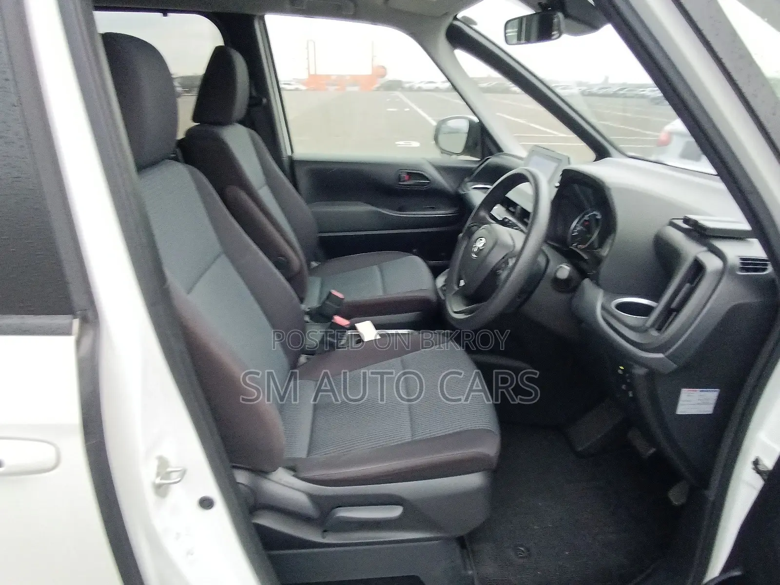 Toyota Noah Hybrid X Pearl 2022