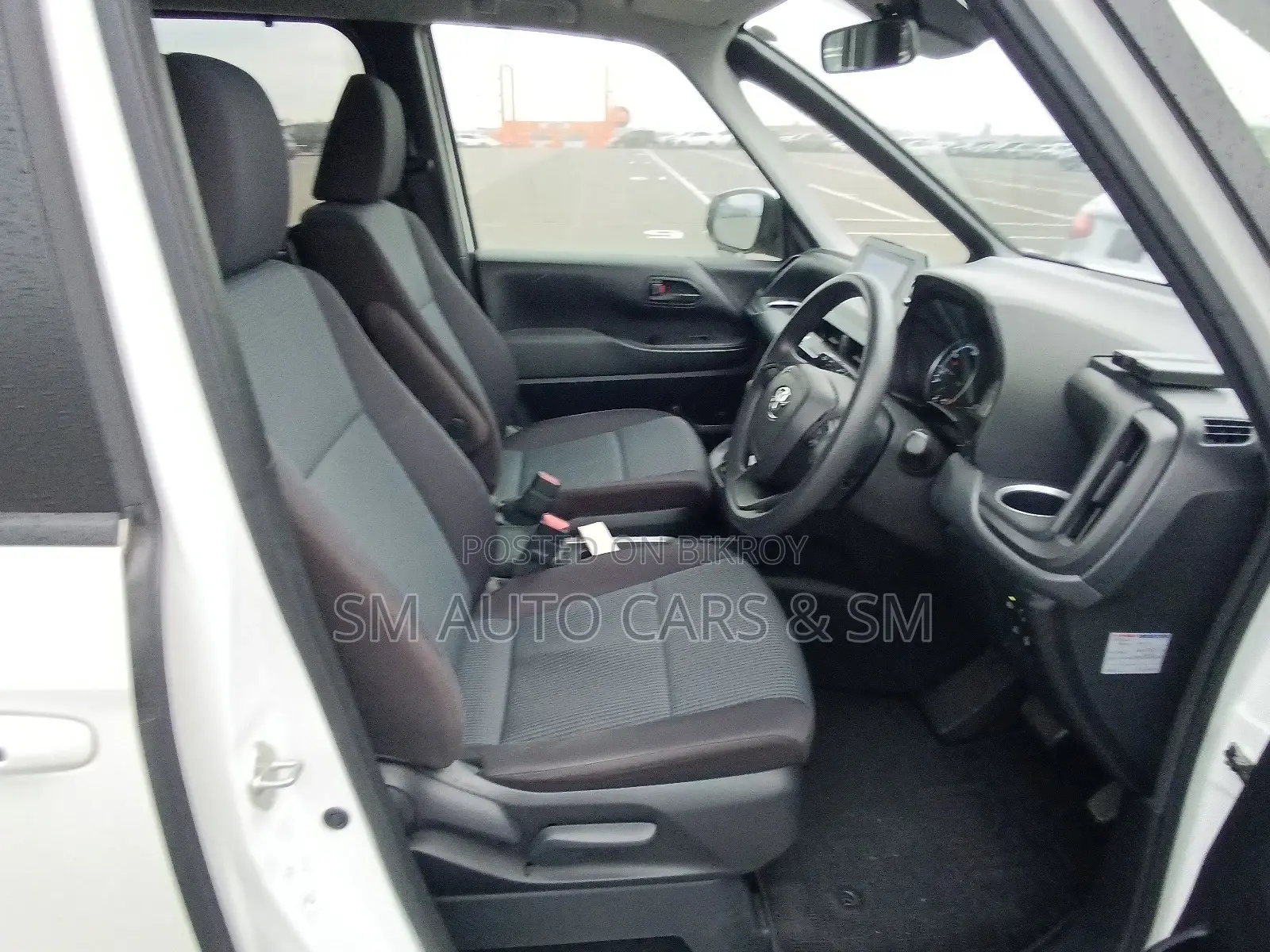 Toyota Noah Hybrid X Pearl 2022