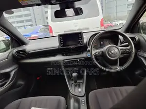 Toyota Yaris X PKG HYB 2021