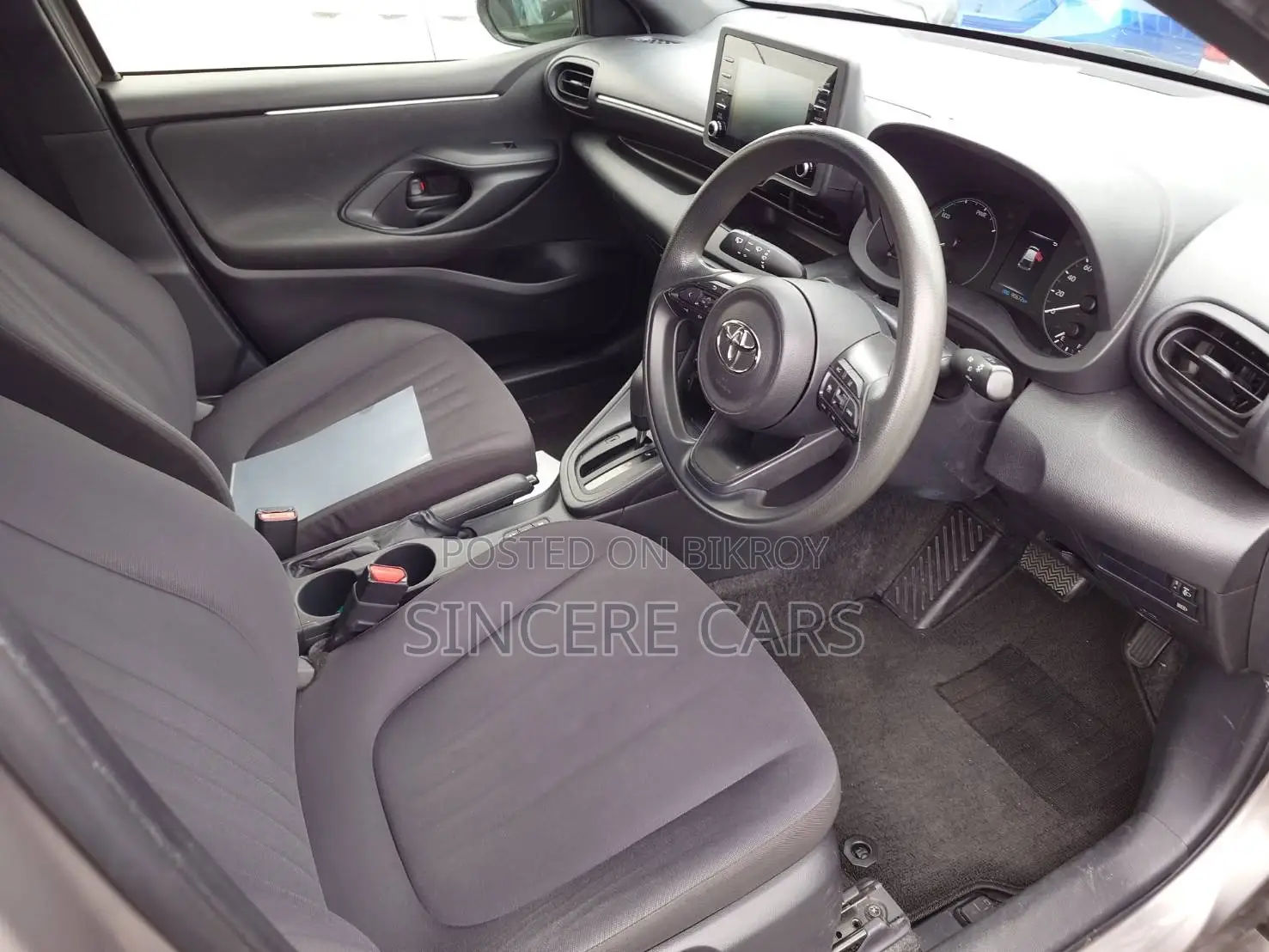 Toyota Yaris X PKG HYB 2021