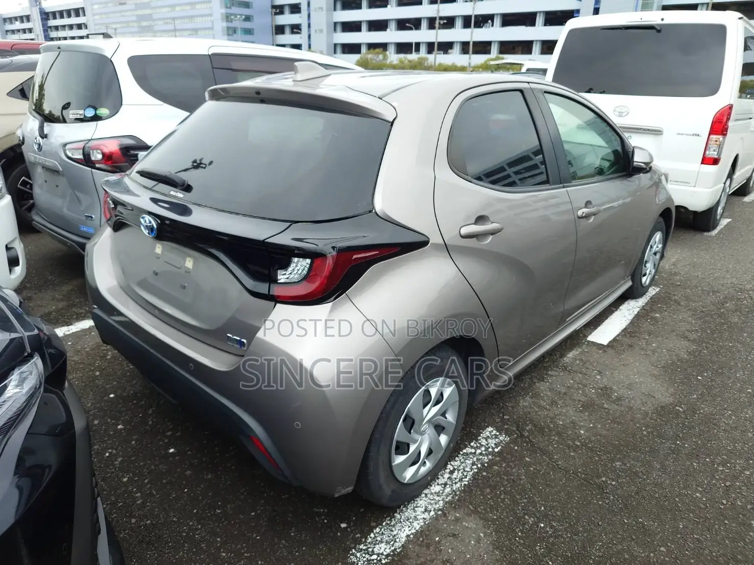 Toyota Yaris X PKG HYB 2021