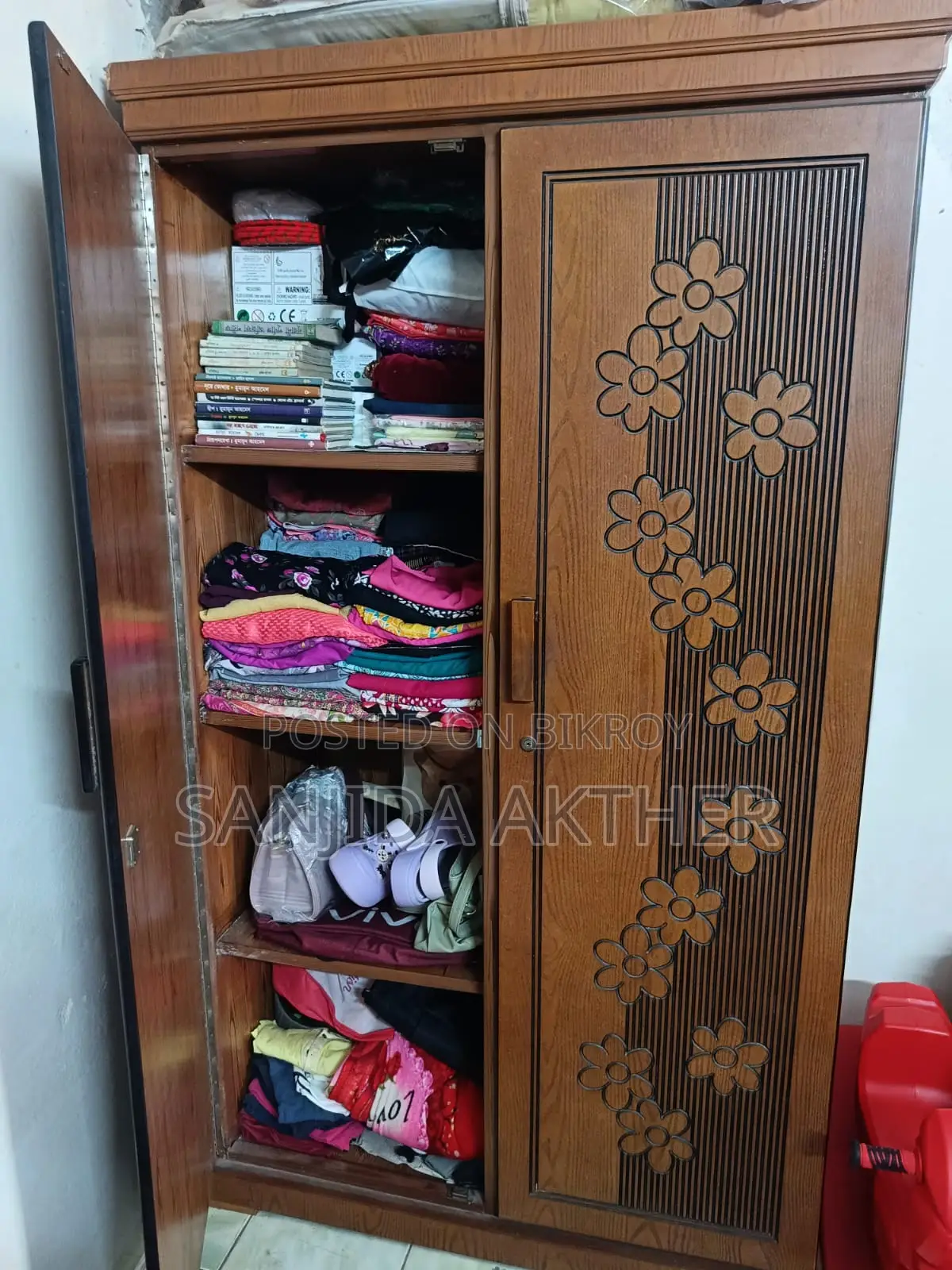 আলমারি টা বিক্রি করব