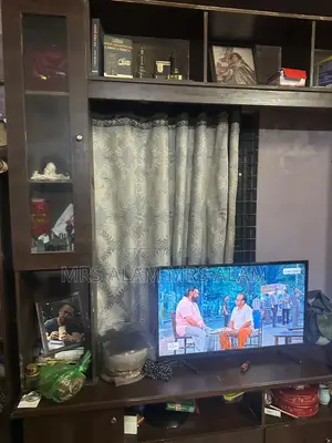 টিভি ক্যাবিনেট এবং শেলফ