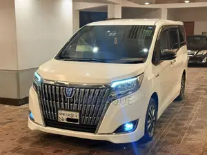 Toyota Esquire 2018