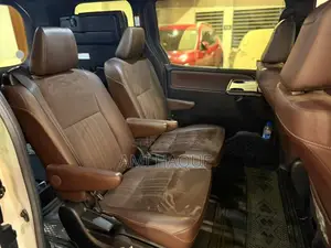 Toyota Esquire 2018
