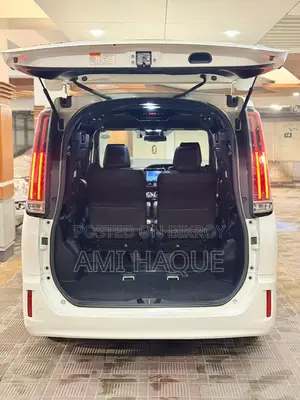 Toyota Esquire 2018