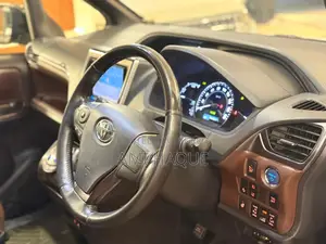 Toyota Esquire 2018