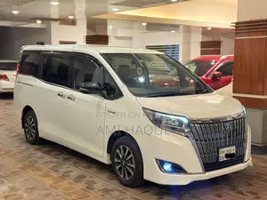 Toyota Esquire 2018