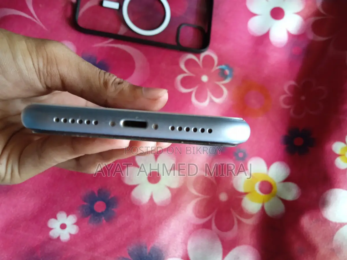 Apple iPhone XR (Used)