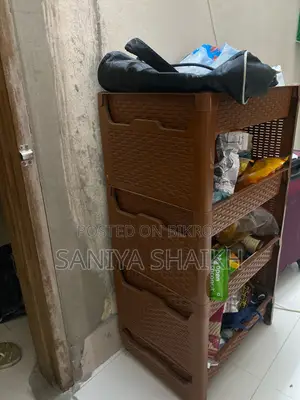 বেস্ট বাই থেকে কেনা ব্রাউন র‍্যাক