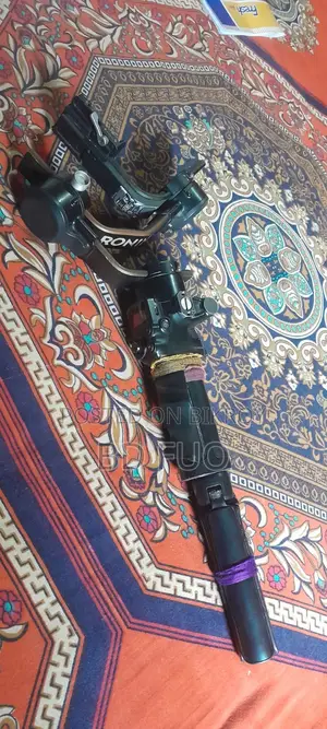 Sony Zve10 in perfect condition, selling due to urgent need for money
