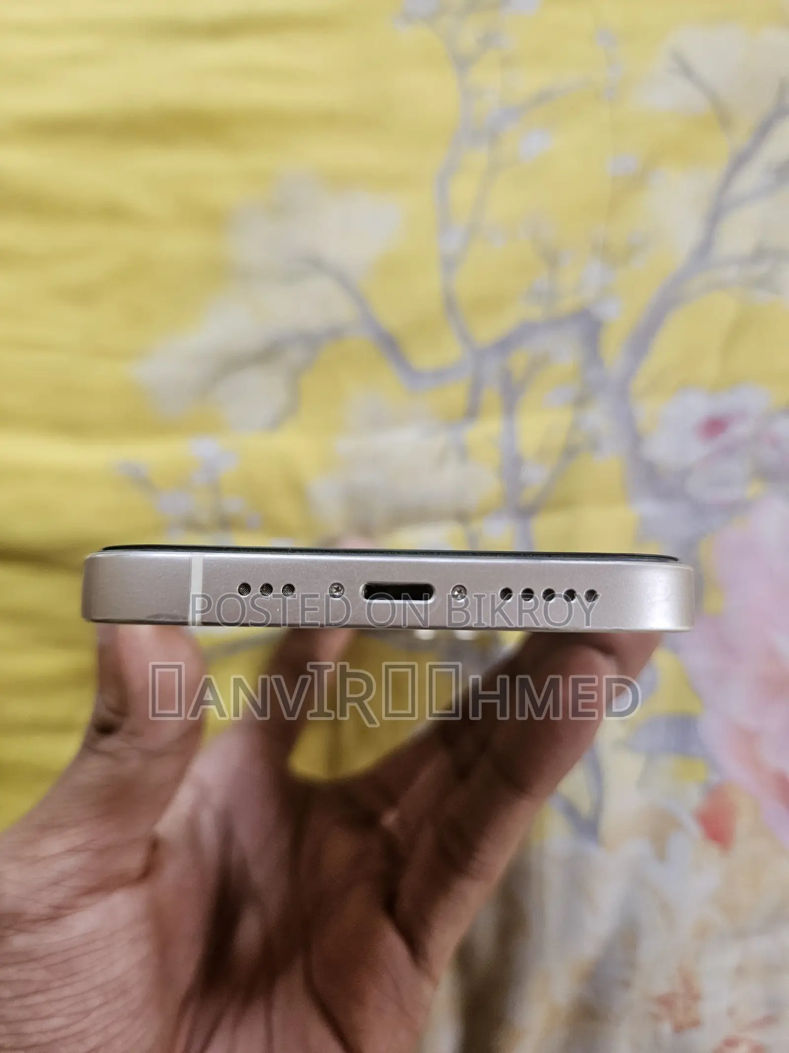 Apple iPhone 13 (Used)