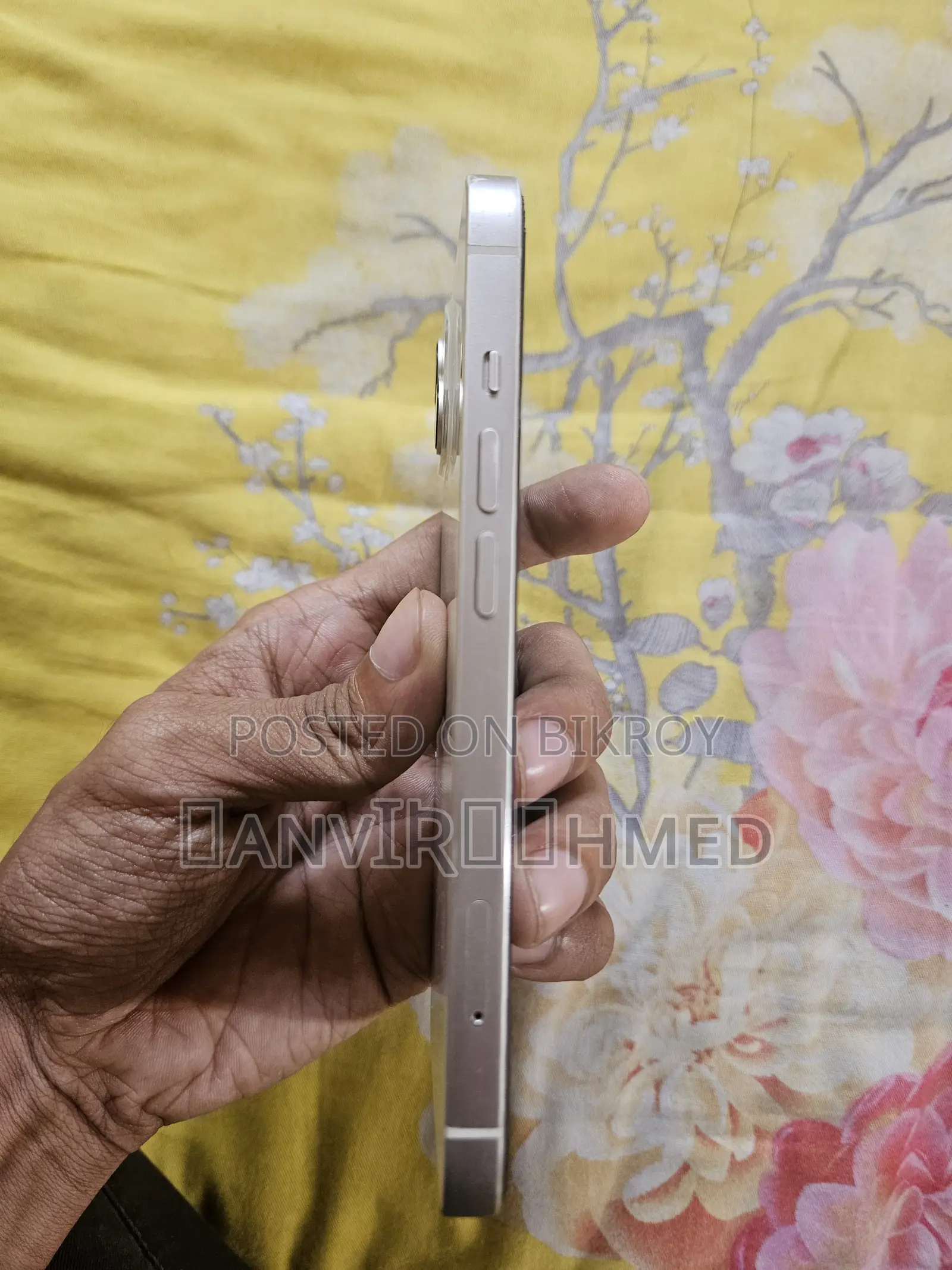Apple iPhone 13 (Used)