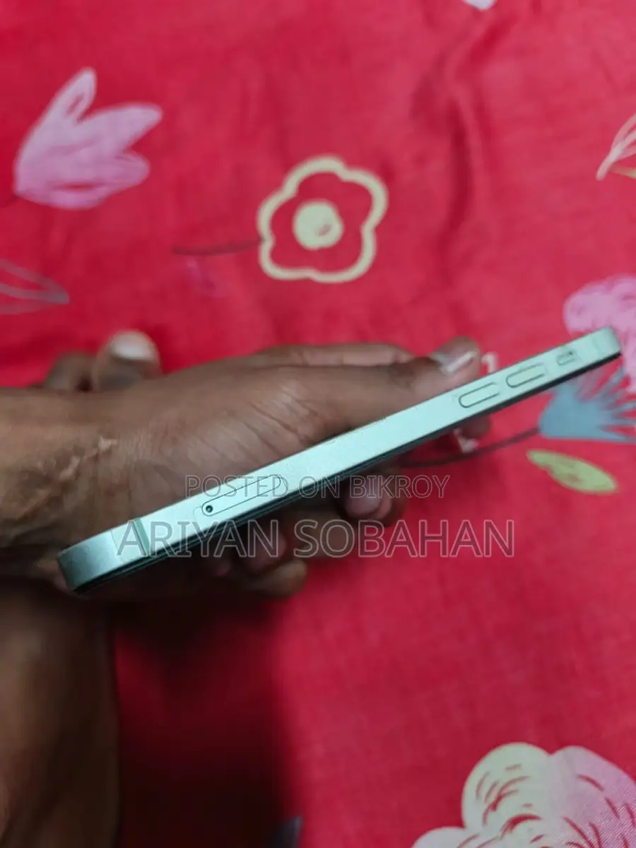 Apple iPhone 12 (Used)