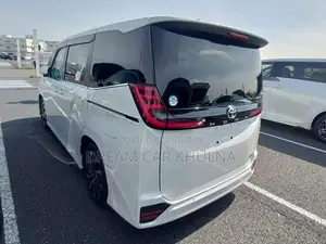 Toyota Noah S-Z Leg Rest Full Option 2023