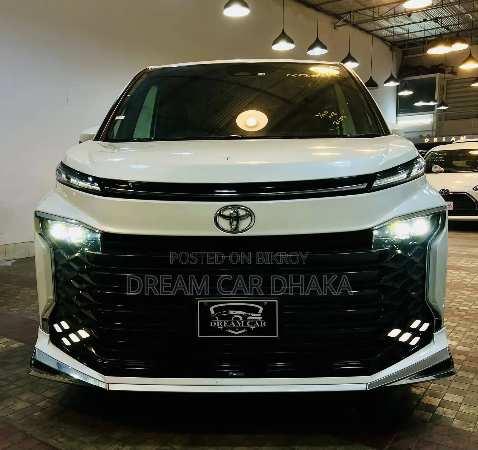 Toyota Voxy SZ PKG PEARL COLOR 2022
