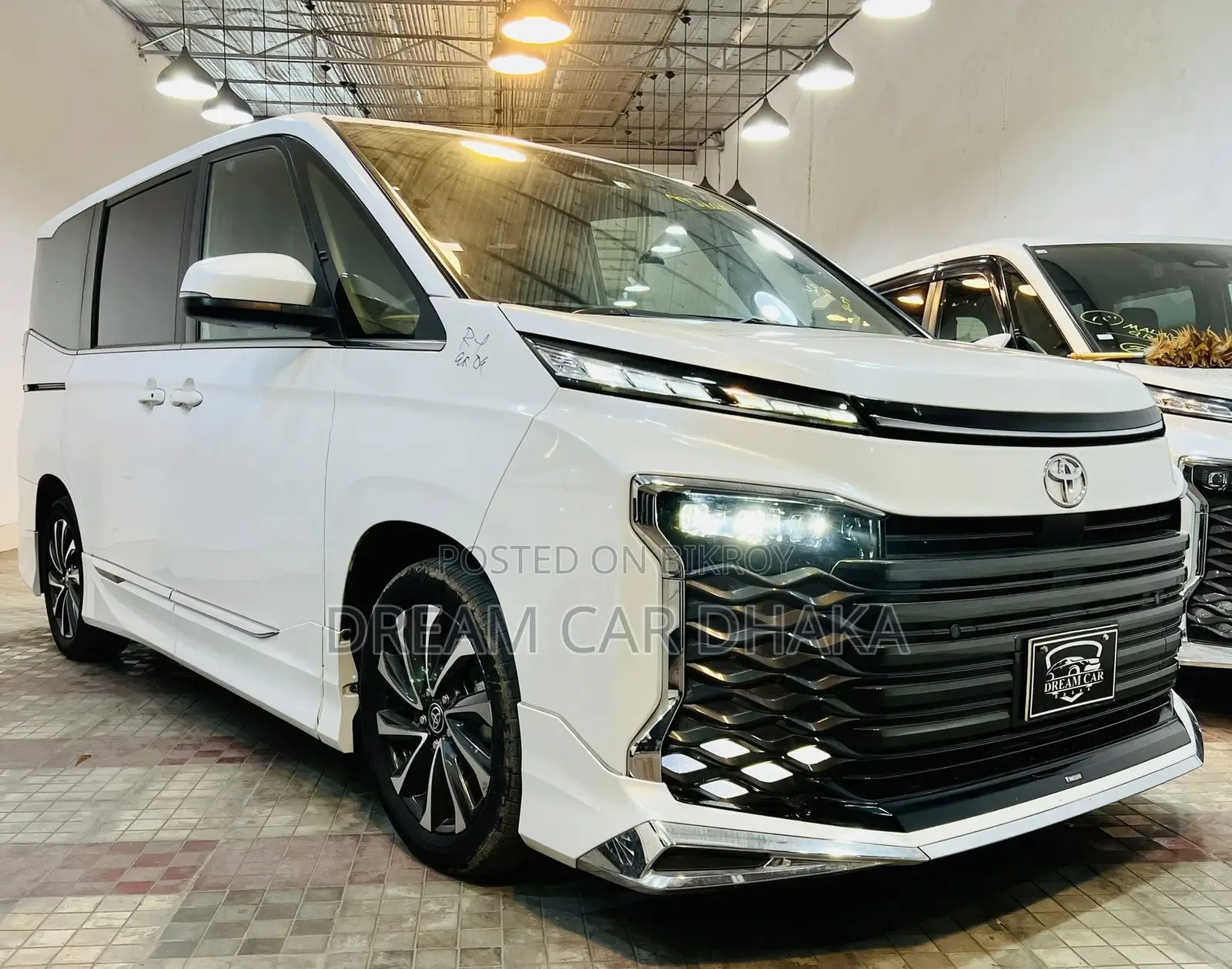 Toyota Voxy SZ PKG PEARL COLOR 2022