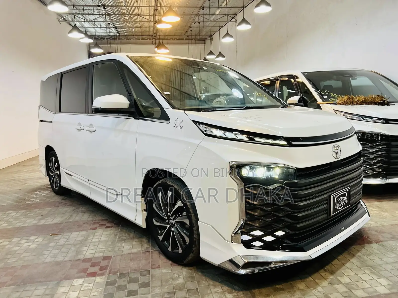 Toyota Voxy SZ PKG PEARL COLOR 2022