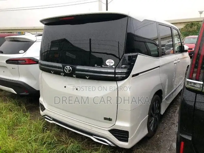 Toyota Voxy SZ PKG PEARL COLOR 2022