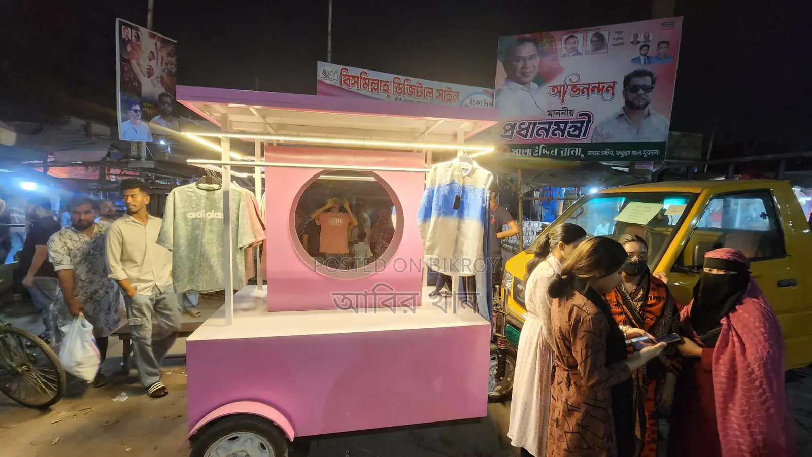 শার্ট প্যান্ট বিক্রি করার গাড়ি