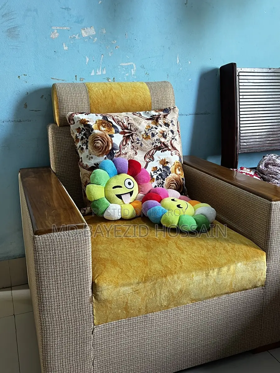 আরামদায়ক ও মজবুত সোফা সেট বিক্রি (ব্যবহৃত)