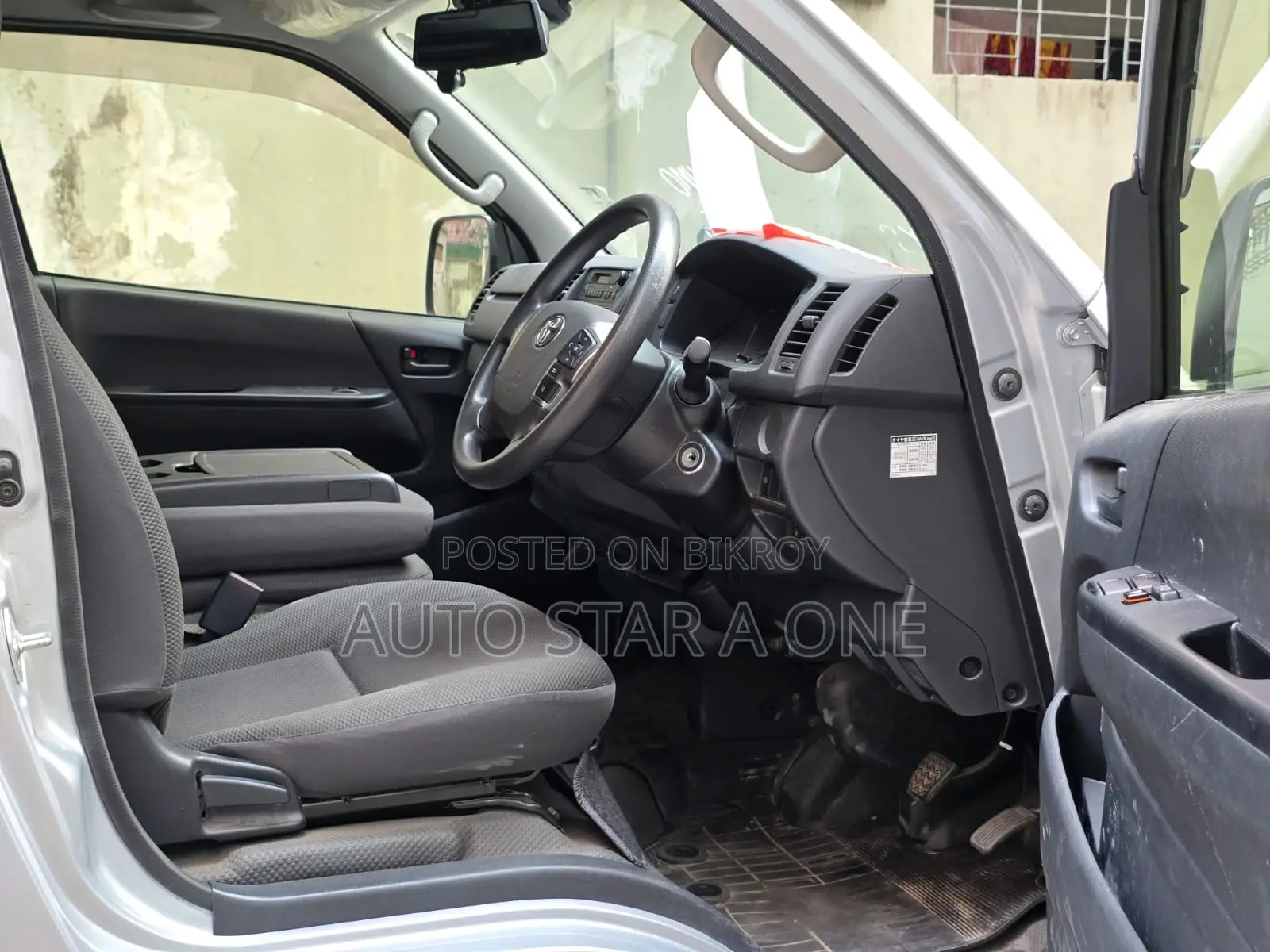 Toyota Hiace Dx 5 DOOR 2020