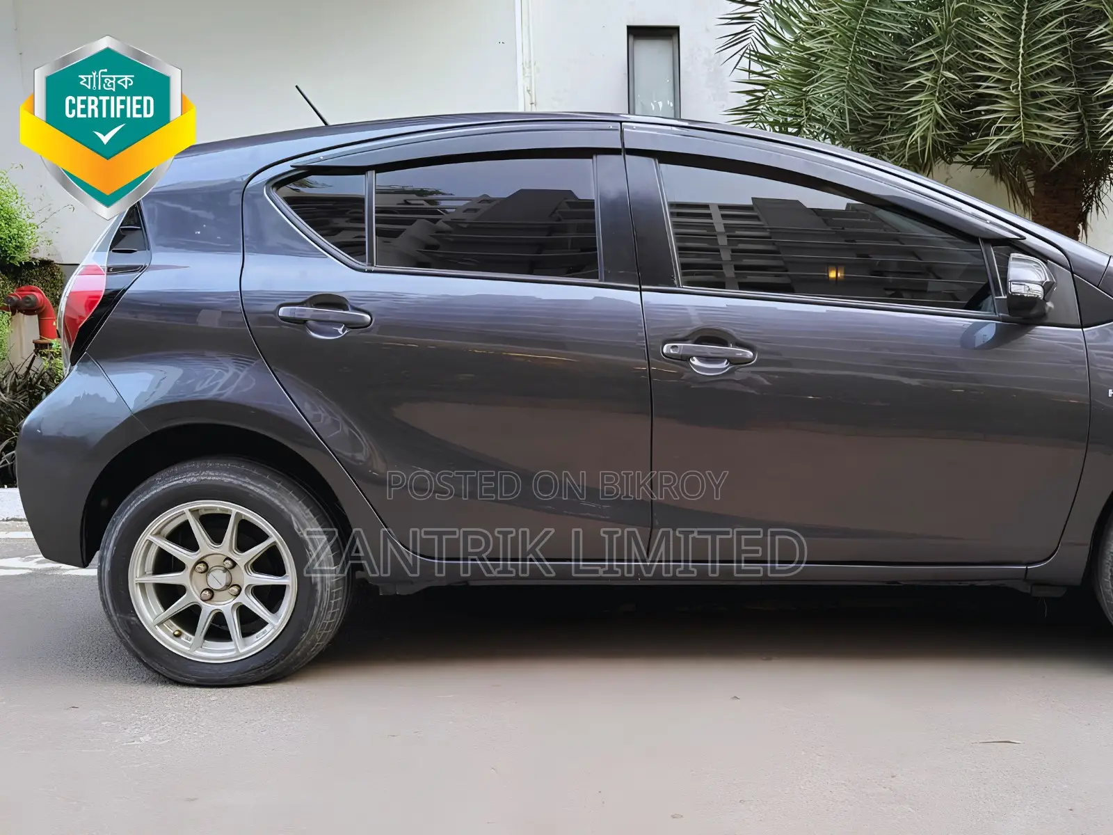Toyota Aqua G Hybrid 2013