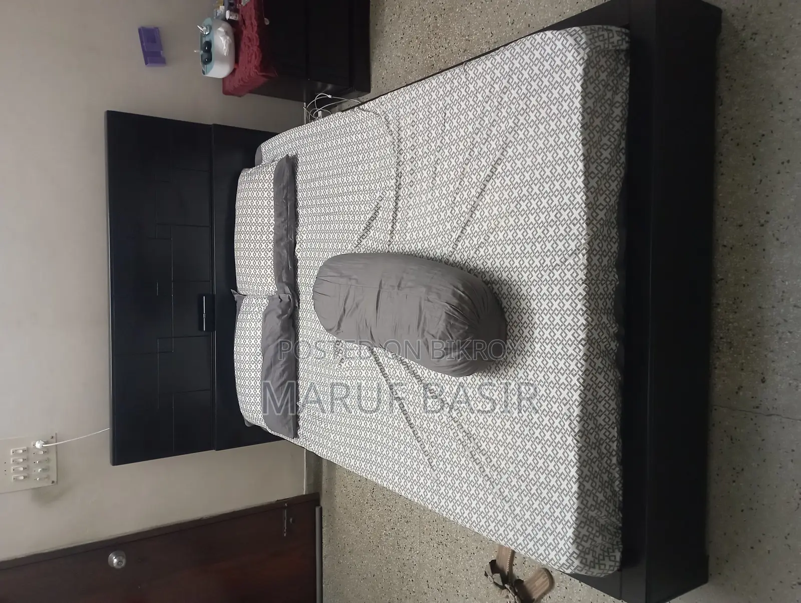 Semi Double Bed with Mattress