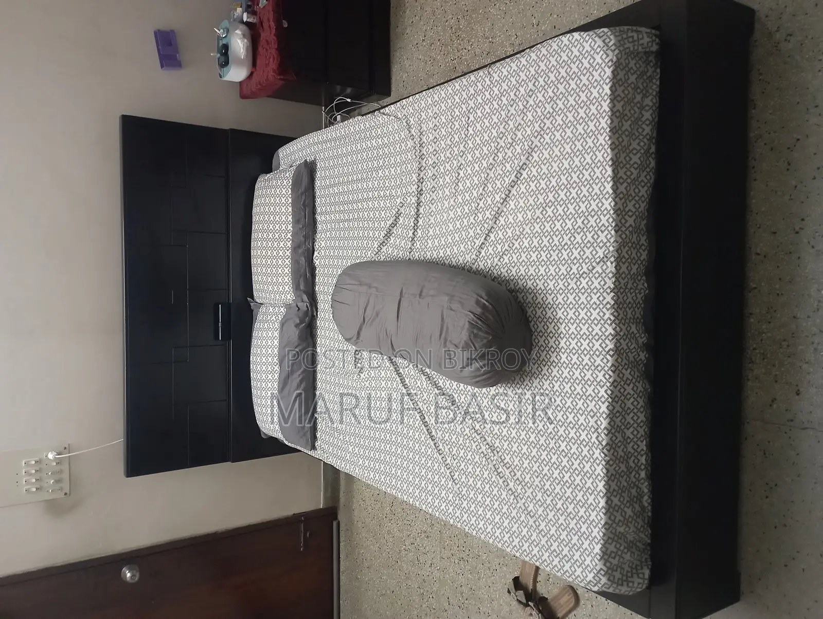 Semi Double Bed with Mattress