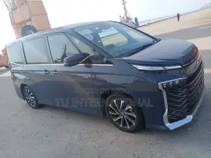 Toyota Voxy s-z package non hv 2022