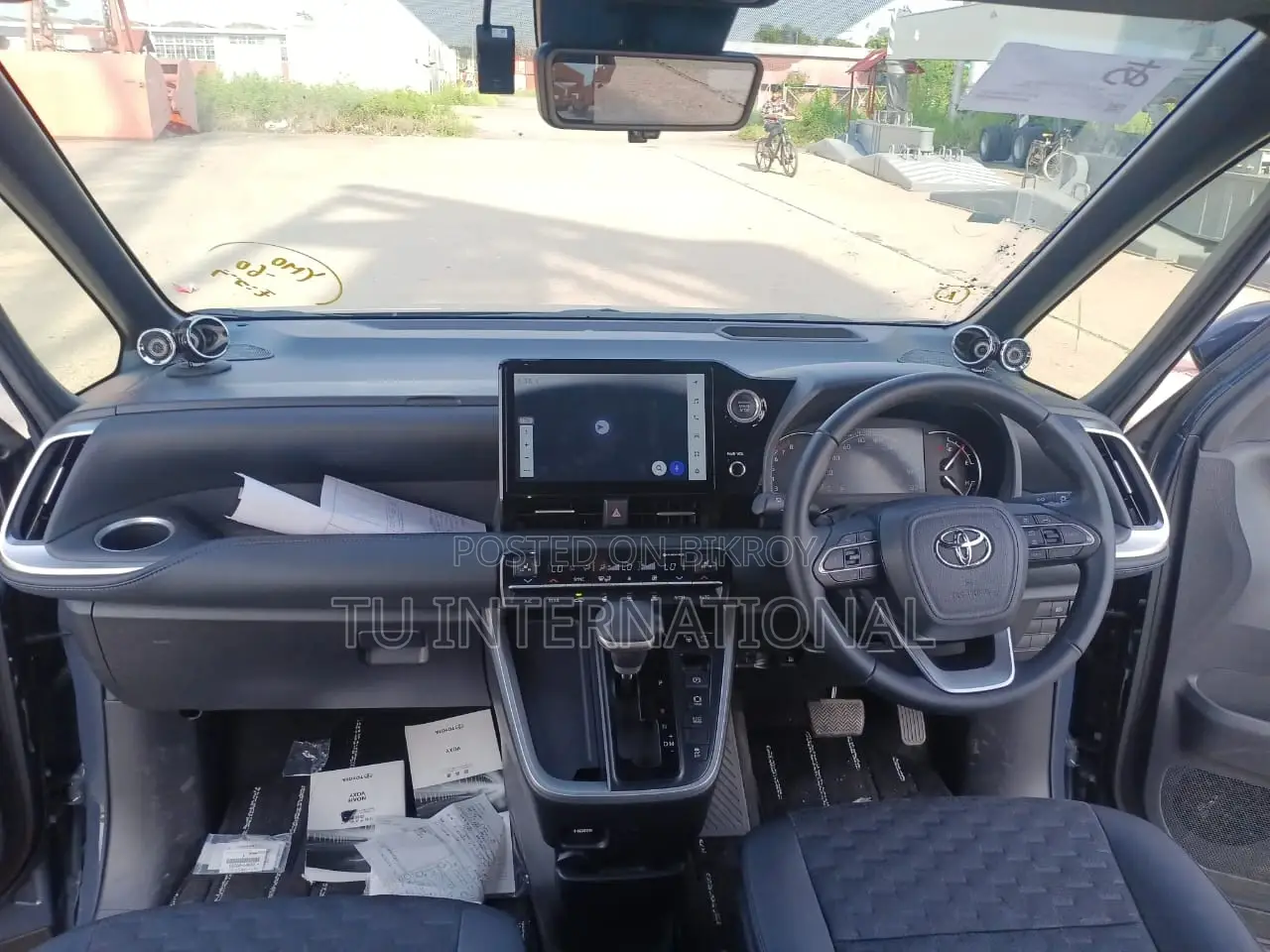 Toyota Voxy s-z package non hv 2022