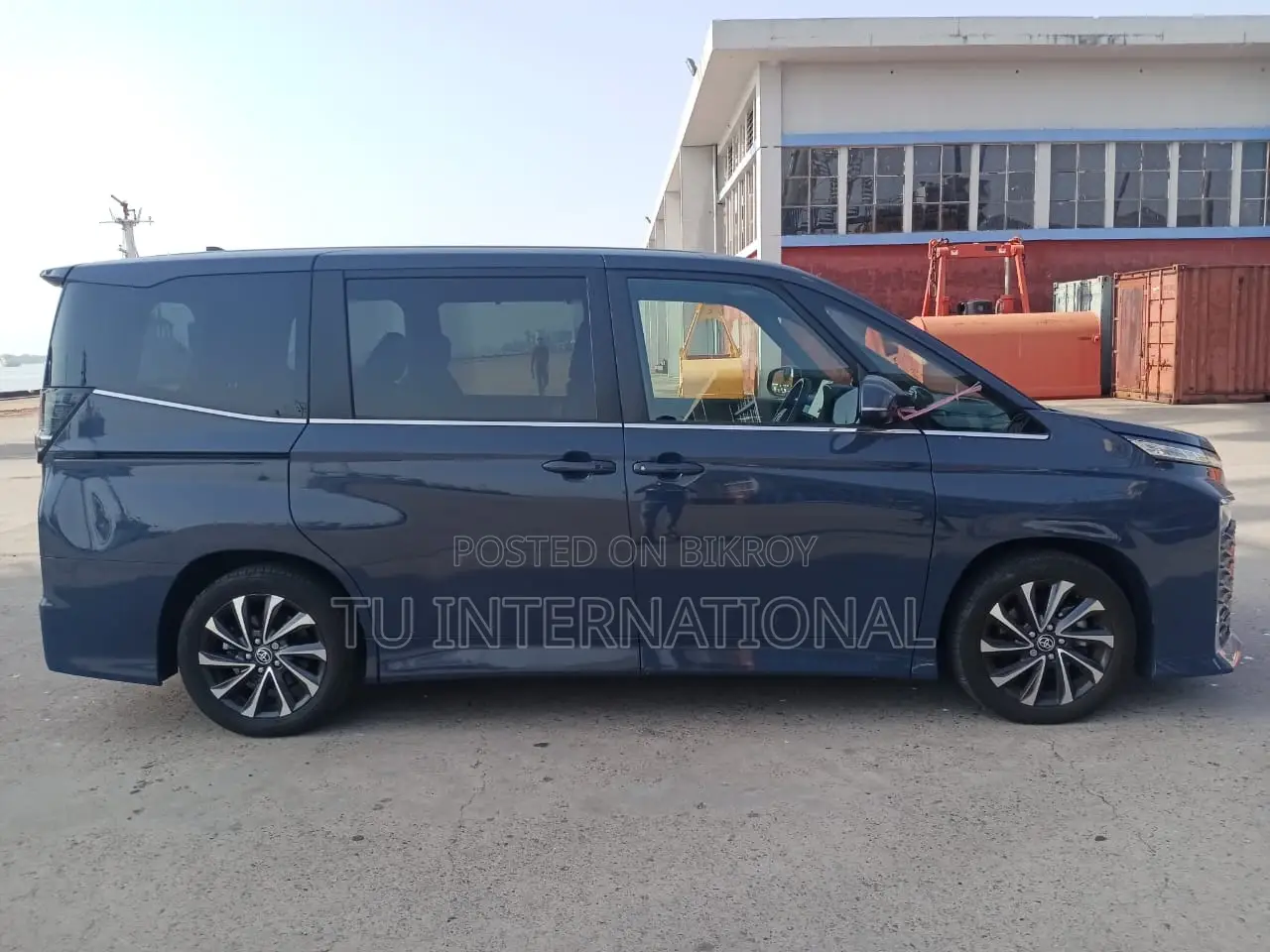 Toyota Voxy s-z package non hv 2022
