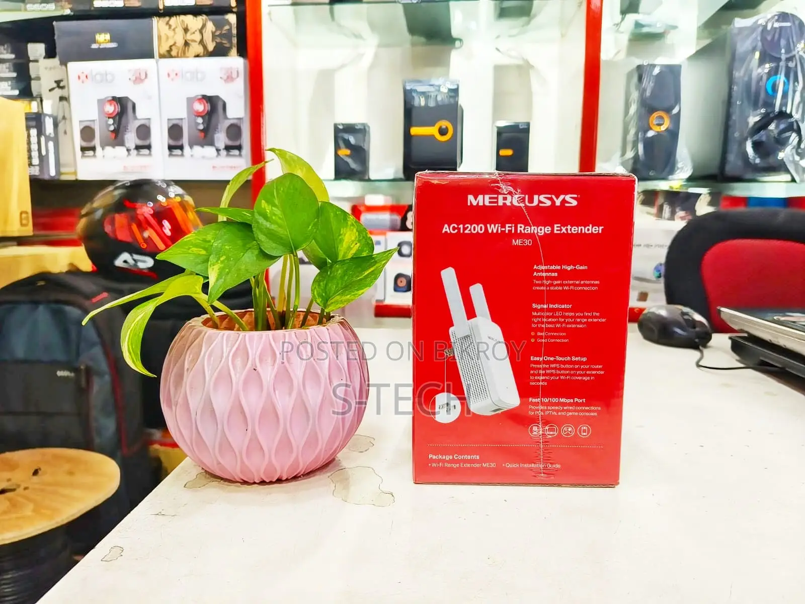Mercusys ME30 AC1200 Wi-Fi Range Extender