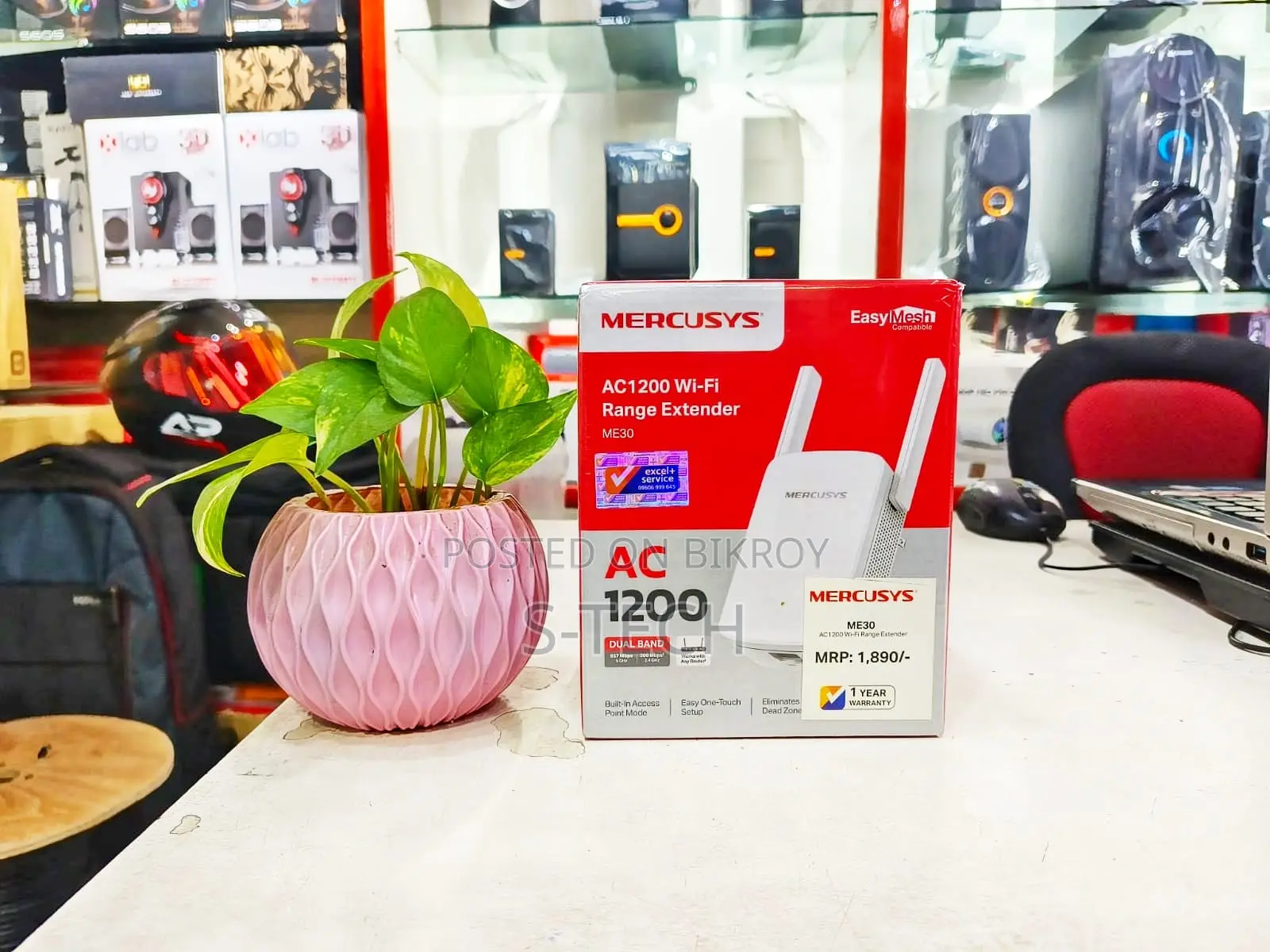 Mercusys ME30 AC1200 Wi-Fi Range Extender